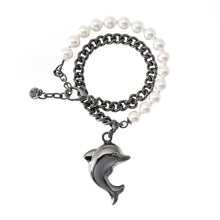  Bracciale doppio in perle e catena brunita con pendente Delfino